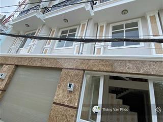Cho thuê nhà nguyên căn 1 trệt 3 tầng, 4 phòng ngủ, nhà mới đẹp, đầy đủ nội thất, gần vạn phúc city