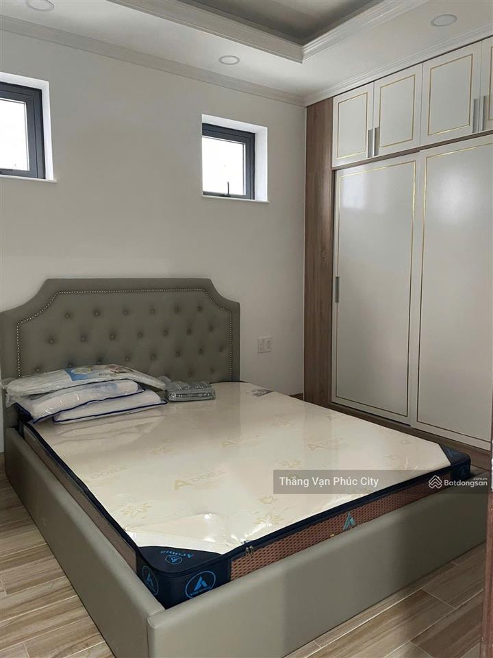 Cho thuê căn hộ 2 phòng ngủ, full nội thất, có ban công rộng, nhà mới