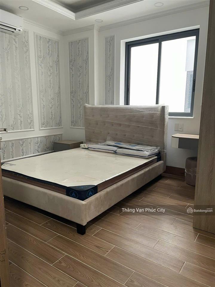 Cho thuê căn hộ 2 phòng ngủ, full nội thất, có ban công rộng, nhà mới