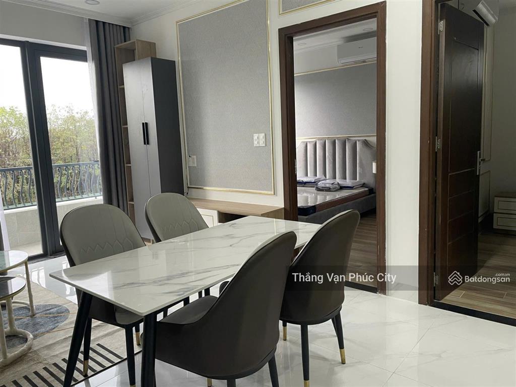 Cho thuê căn hộ 2 phòng ngủ, full nội thất, có ban công rộng, nhà mới