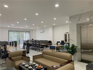 Cho thuê tầng văn phòng 7x20m, có hầm, có ban công rộng thoáng