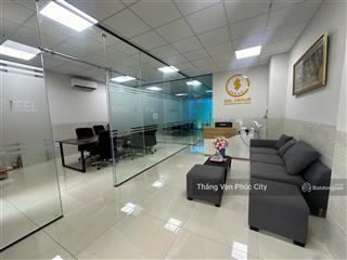 Chính chủ cho thuê tầng trệt 7x20m, ngăn sẵn vách kính, máy lạnh, có hầm để xe, được treo bảng hiệu
