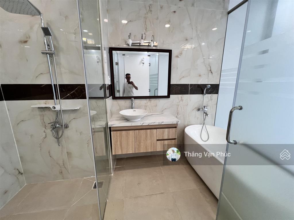 Nhà phố nguyễn thị nhung 25 tỷ x, kinh doanh tốt, 6 tầng đường lớn 35m, chủ cần bán đi mỹ
