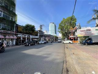 Bán nhà mặt tiền đường nguyễn thị minh khai  chiều ngang to 10,45m  cách biển chỉ 300m