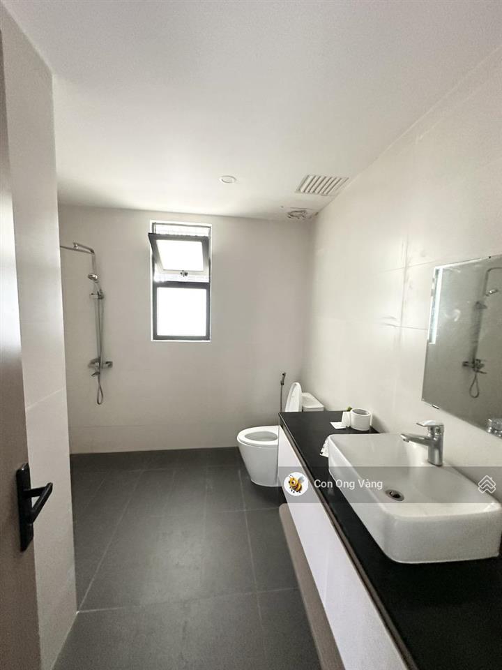 Cần bán nhà góc hà quang 2 nhà 4,5 tầng thiết kế đẹp, hiện đại, có thang máy