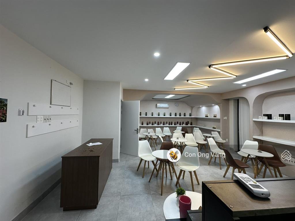 Cần bán nhà góc hà quang 2 nhà 4,5 tầng thiết kế đẹp, hiện đại, có thang máy