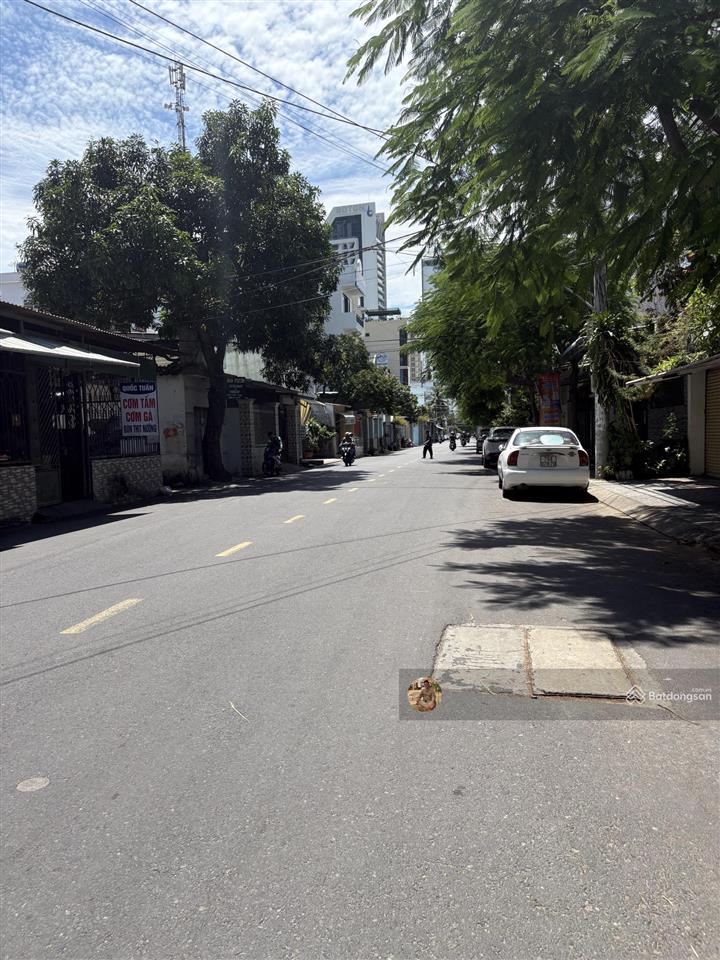 Chính chủ nhờ bán nhà mt dương hiến quyền, gần chợ ba làng, cách biển chỉ 200m. 124.7m2. 12.8tỷ