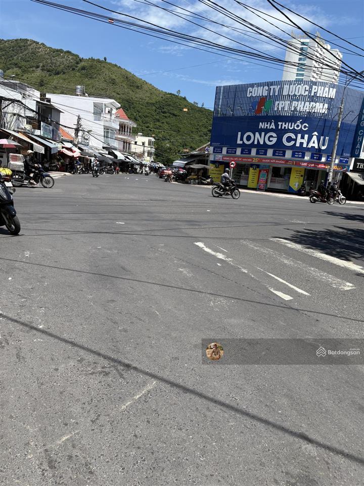 Chính chủ nhờ bán nhà mt dương hiến quyền, gần chợ ba làng, cách biển chỉ 200m. 124.7m2. 12.8tỷ