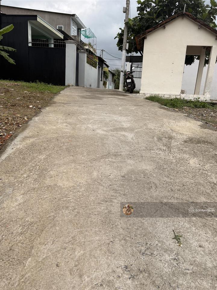 Chính chủ nhờ bán lô đất hẻm 3 thái phiên khu at, vĩnh hải.
150m2 giá rẻ hơn đất xã 14.5 triệu/m2