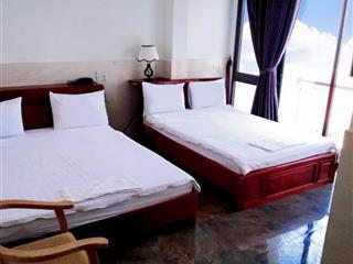 Bán khách sạn 6 tầng mặt tiền đường hoàng hoa thám giá 17.5 tỷ
