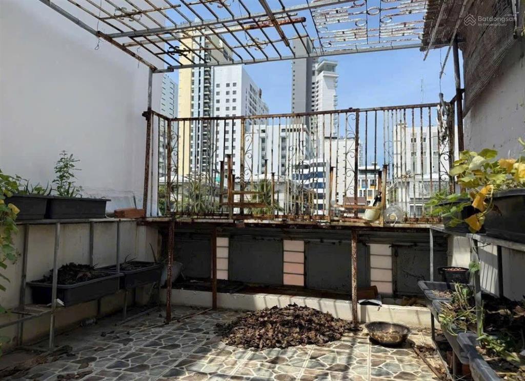 Bán nhà 4 tầng hẻm xe hơi đường bạch đằng, tp nha trang