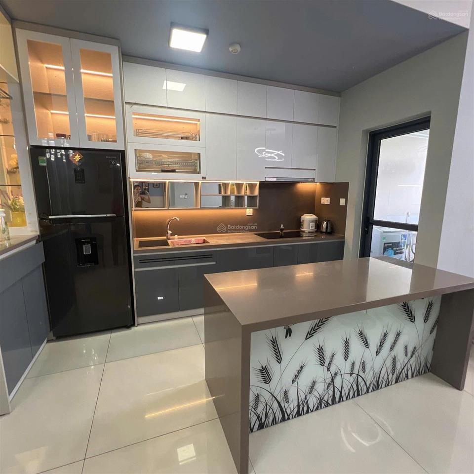 Bán căn hộ emerald, giá 5 tỷ 600tr, 3pn + 2wc view nhìn công viên + hồ bơi, căn góc