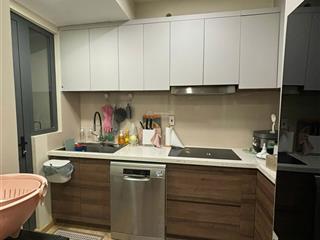 Bán căn hộ ruby 4,7 tỷ. 84m2, có ban công, 3pn + 2wc, view công viên 16ha + hồ sinh thái