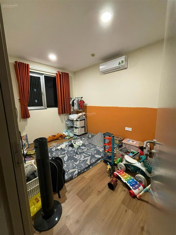 Bán căn hộ ruby 5.2 tỷ , block e , 84m2, có ban công, 3pn + 2wc, view công viên 16ha + hồ sinh thái