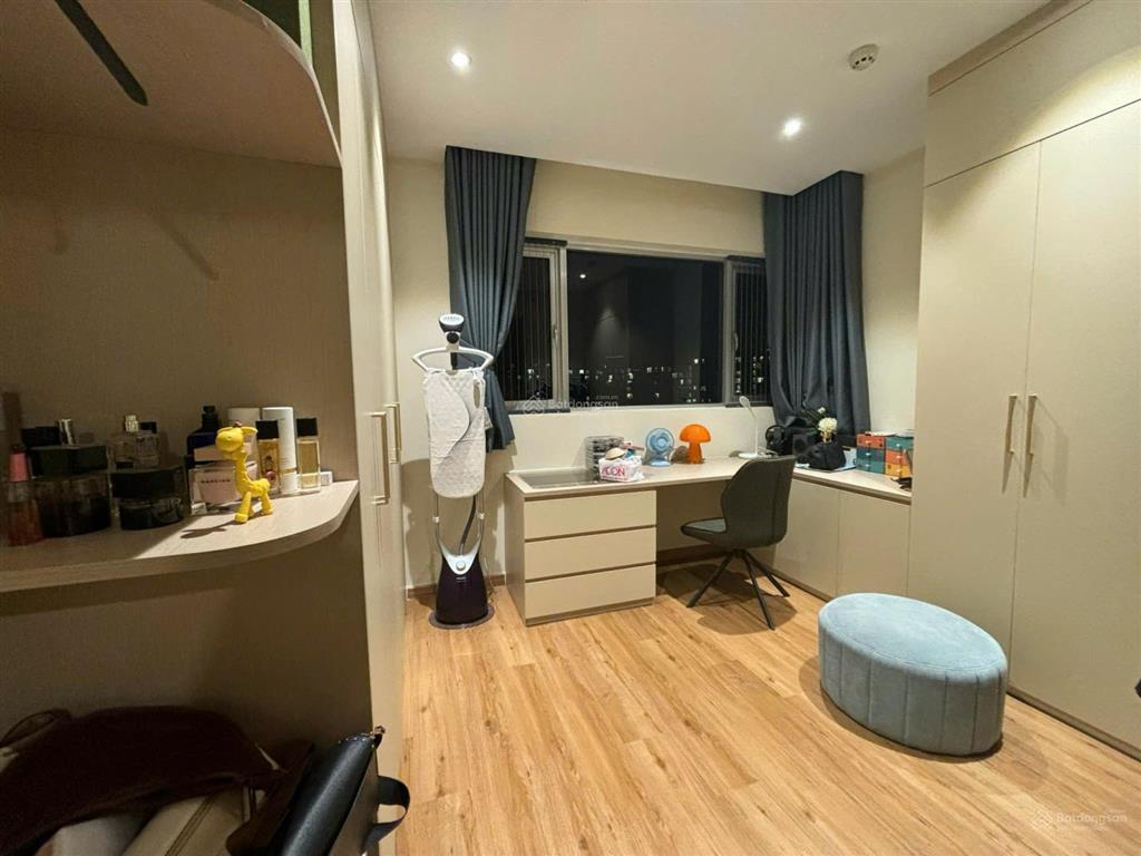 Bán căn hộ ruby 5.2 tỷ , block e , 84m2, có ban công, 3pn + 2wc, view công viên 16ha + hồ sinh thái