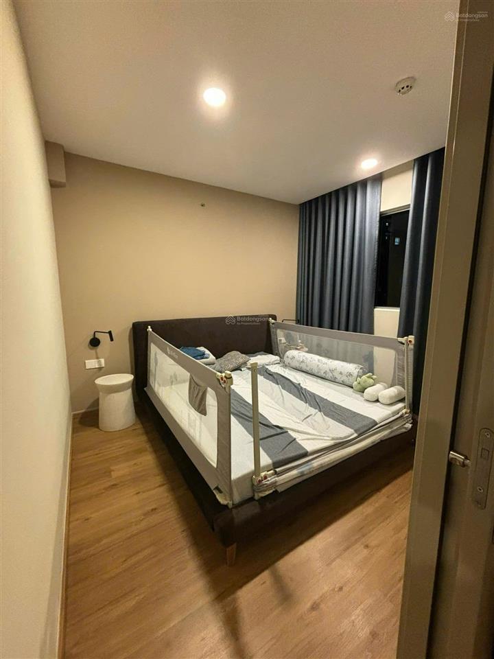 Bán căn hộ ruby 5.2 tỷ , block e , 84m2, có ban công, 3pn + 2wc, view công viên 16ha + hồ sinh thái