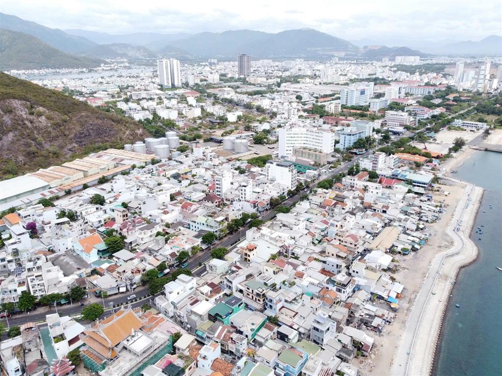Bán gấp đất sổ đỏ gần biển trần phú nha trang cách biển vài bước chân, tiềm năng sinh lời tốt