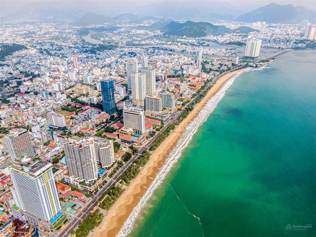 Bán đất mặt tiền rộng 35m đường nguyễn tất thành, nha trang giá 120 tỷ  0911 136 ***