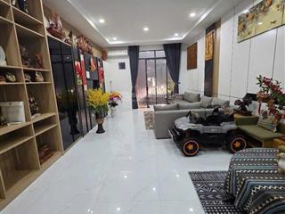 Hạ giá bán nhanh nhà 5 tầng có thang máy trung tâm phố biển nha trang  đường trần nguyên hãn