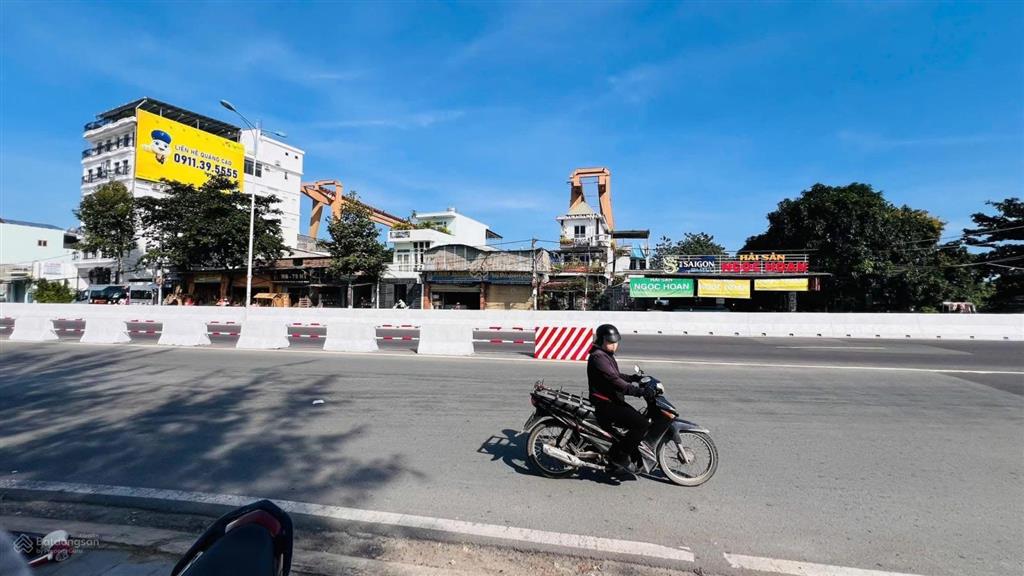 Kẹt khách bán rẻ đất mặt tiền đường nguyễn tất thành chỉ có 55 triệu/m2, ngay cầu bình tân