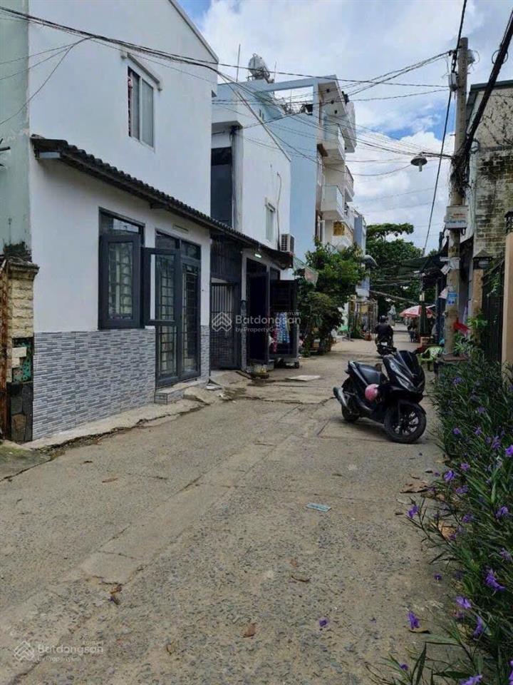 Nhà chủ cần bán gấp thuộc thạnh lộc, q12 dt 12 x 20m, giá bán 10tỷ500tr
