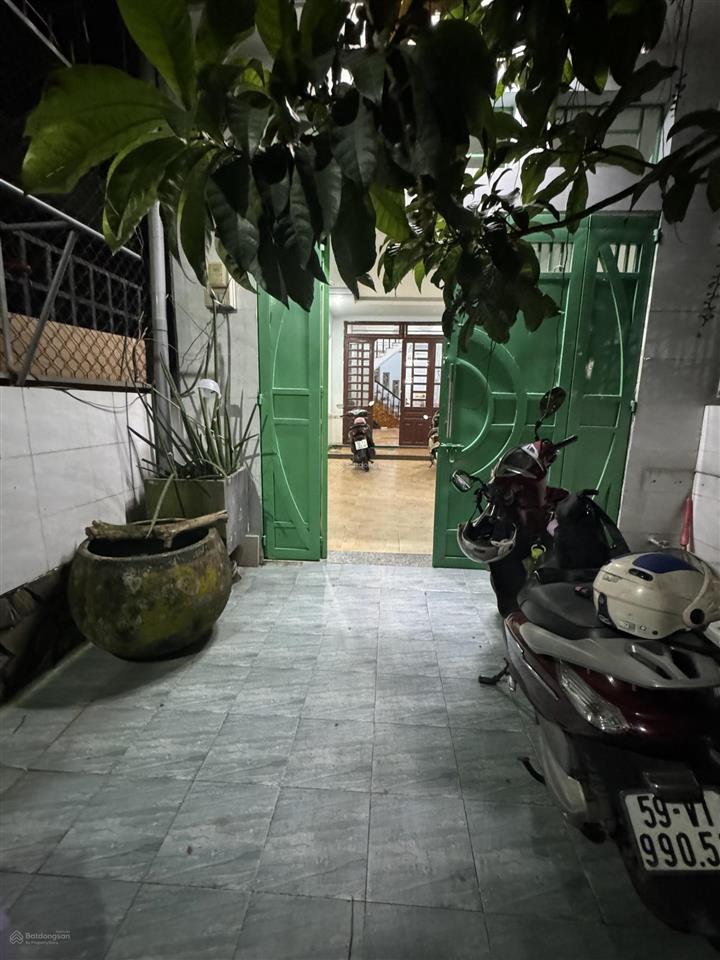 Nhà chính chủ gửi cần bán gấp thuộc phường tân chánh hiệp q12 dt 4 x 25m đúc 3 tấm giá 4tỷ900tr