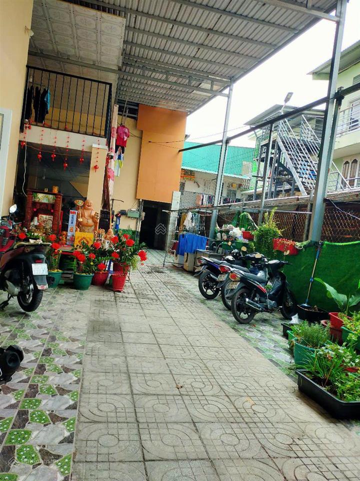 Bán nhà cấp 4 + bán đất + dãy trọ 8 phòng đang thu nhập 35 triệu/tháng