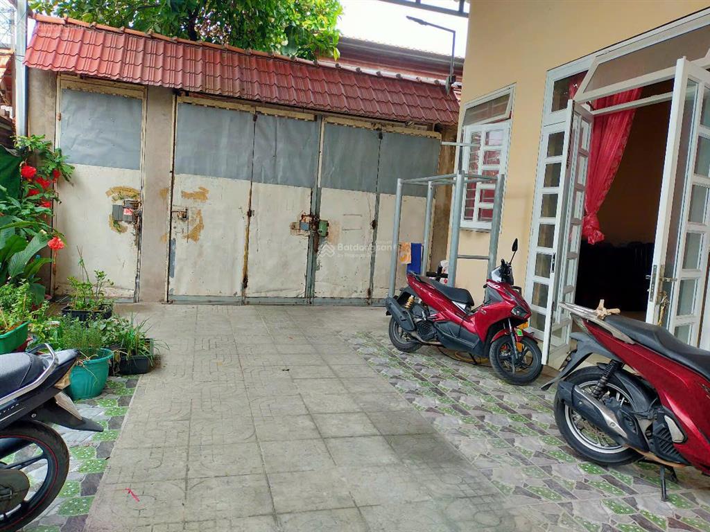 Bán nhà cấp 4 + bán đất + dãy trọ 8 phòng đang thu nhập 35 triệu/tháng