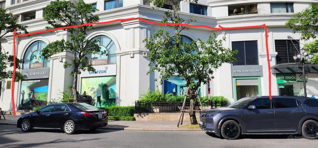 Bán shophoues chân đế tòa r2 royal city, nguyễn trãi. 297m2 sẵn hđ thuê 150tr/tháng