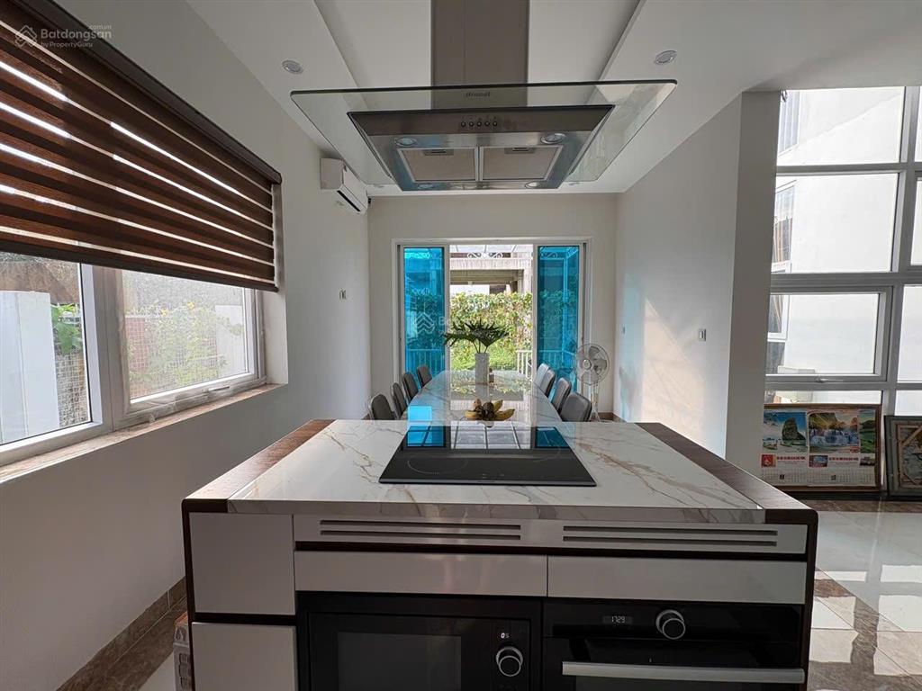 Bán biệt thự khu đô thị newhouse quốc oai,hn.dt203.8
m2(mt 12m).sổ đỏ cc.giá20 tỷ.0978 555 ***