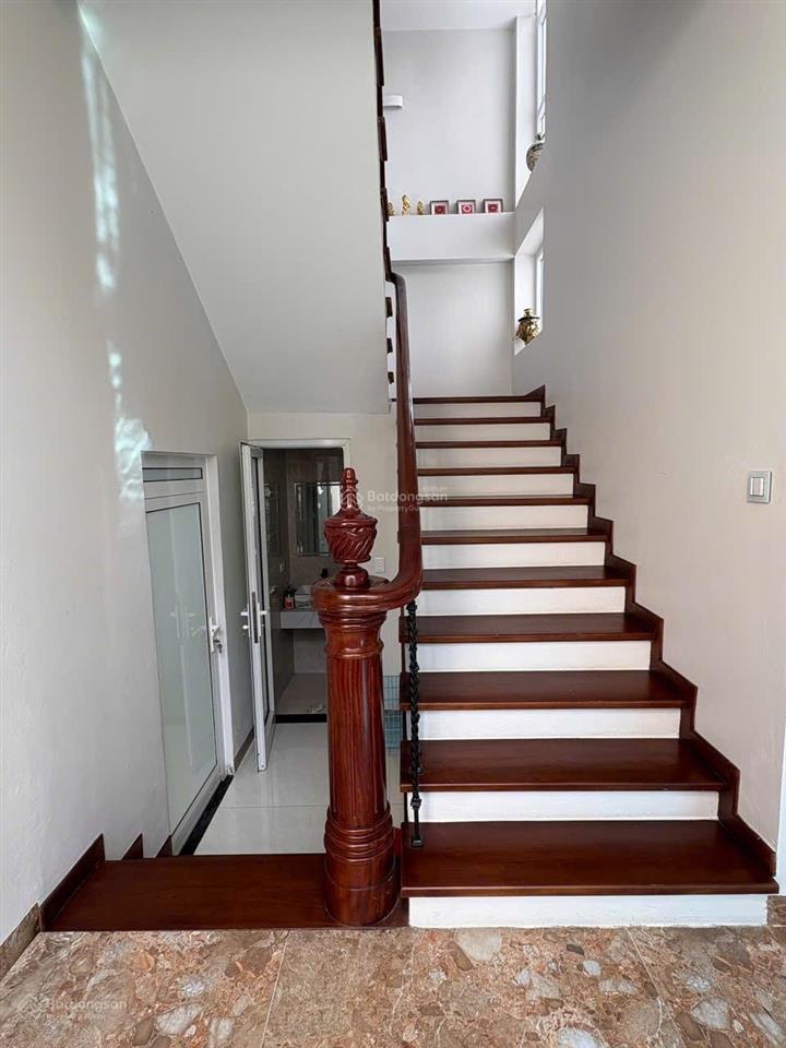 Bán biệt thự khu đô thị newhouse quốc oai,hn.dt203.8
m2(mt 12m).sổ đỏ cc.giá20 tỷ.0978 555 ***