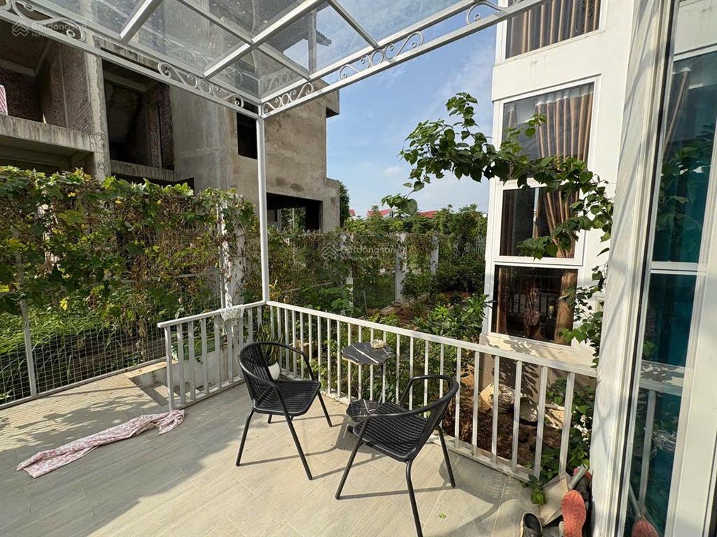 Bán biệt thự khu đô thị newhouse quốc oai,hn.dt203.8
m2(mt 12m).sổ đỏ cc.giá20 tỷ.0978 555 ***