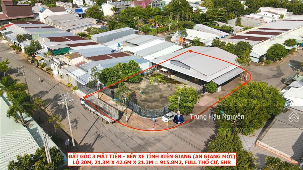 Đất góc 3 mặt tiền ngay bến xe tỉnh, lộ 20m, 21x42x21m, full thổ, shr, phù hợp kinh doanh đa ngành