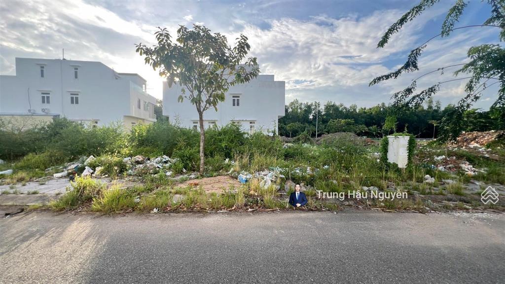 Lô đất hiếm kđt tây bắc, kế công viên, khu thể thao, 3 trường học, lộ 17m, 10x19.5m full thổ cư shr