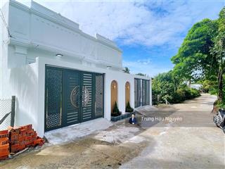 Nhà nhánh nguyễn thị định, lộ ô tô, có kênh trướ nhà xanh mát, 5x22m, 3 ngủ 2wc, có nội thất, shr