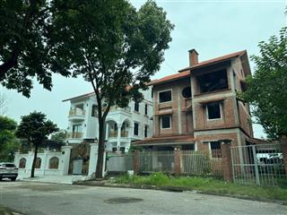 Chính chủ cần bán lô biệt thự vinaconex kđt quang minh 2 mặt tiền. 0985 259 ***