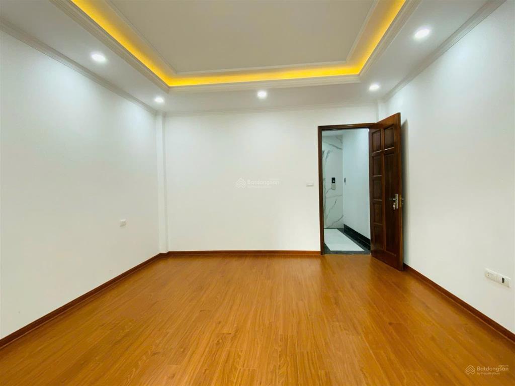 Bán nhà mặt phố cổ nhuế  bắc từ liêm. dt 50m2 x 5 tầng thang máy. giá 17.45 tỷ