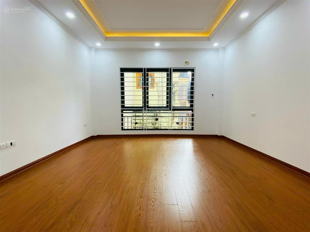 Bán nhà mặt phố cổ nhuế  bắc từ liêm. dt 50m2 x 5 tầng thang máy. giá 17.45 tỷ