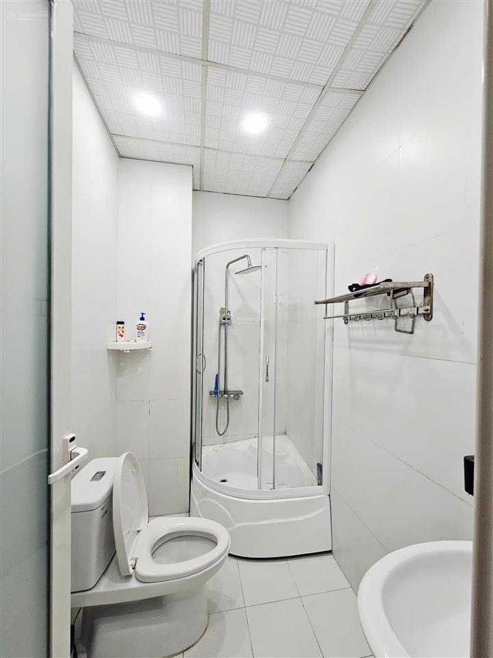 Hiếm....nhà 2 lầu ngay cầu bến phân, sát bên gò vấp