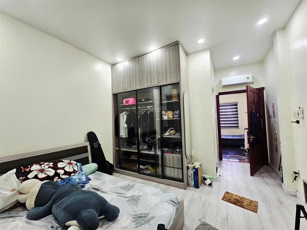 Hiếm....nhà 2 lầu ngay cầu bến phân, sát bên gò vấp