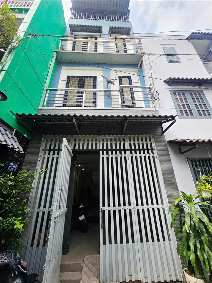 Hiếm....nhà 2 lầu ngay cầu bến phân, sát bên gò vấp