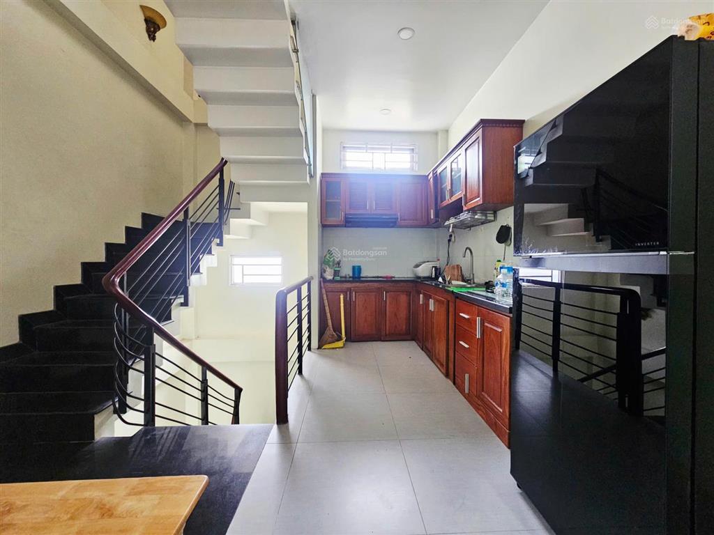 Hiếm....nhà 2 lầu ngay cầu bến phân, sát bên gò vấp