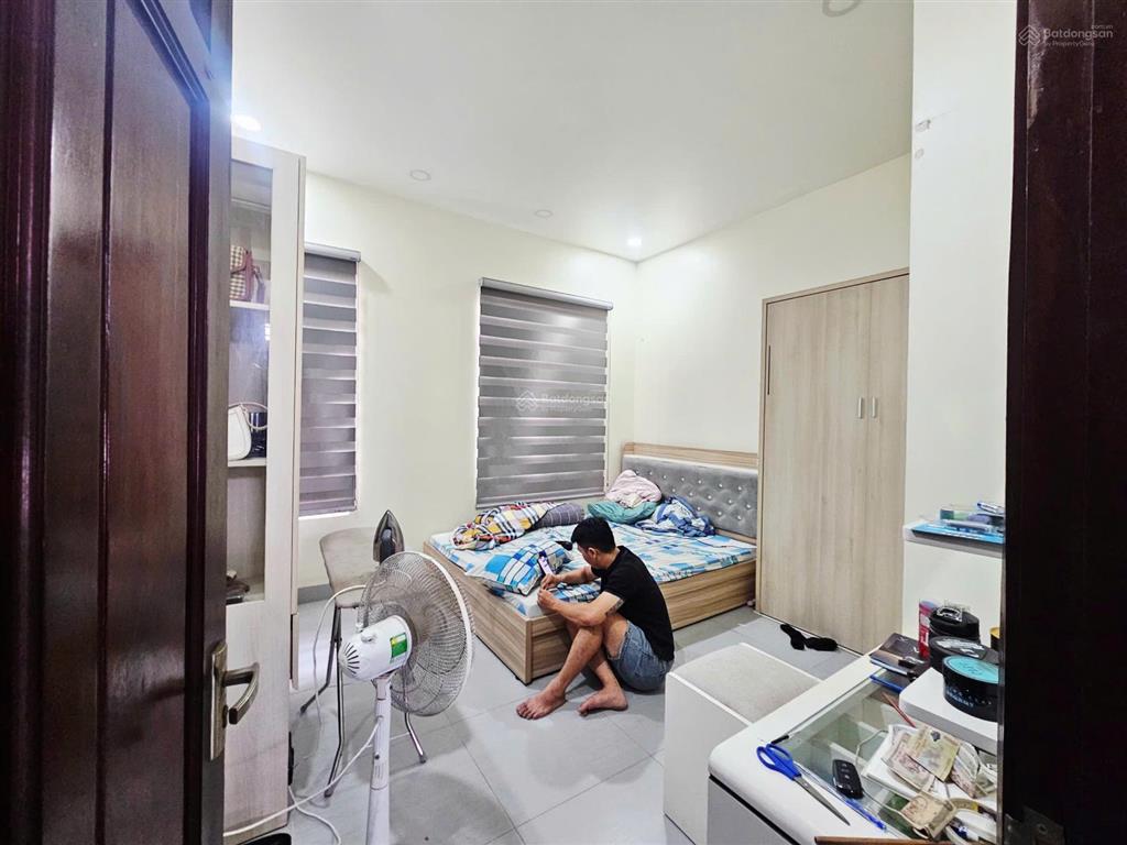 Hiếm....nhà 2 lầu ngay cầu bến phân, sát bên gò vấp