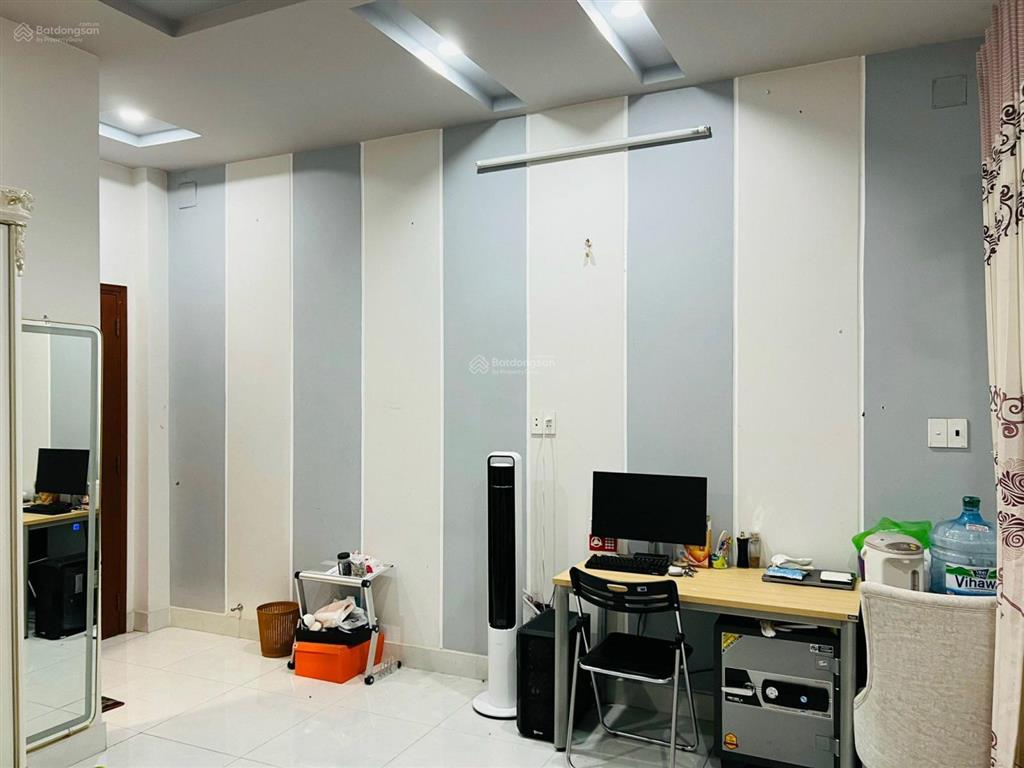 Chủ gửi bán gấp nhà 1 sẹc liên khu 10  11 hẻm thông 8m. 4,5x18m đúc 4 tấm nhà mới, giá 6 tỷ tl