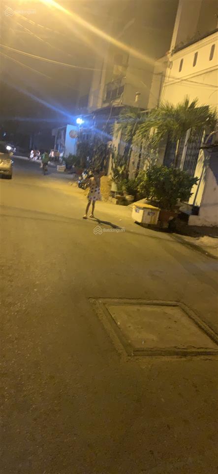 Bán nhà 1 sẹc hương lộ 2 ngay trường học bình trị đông. diện tích ngang 4x19m. hẻm 8m khu nhà lầu