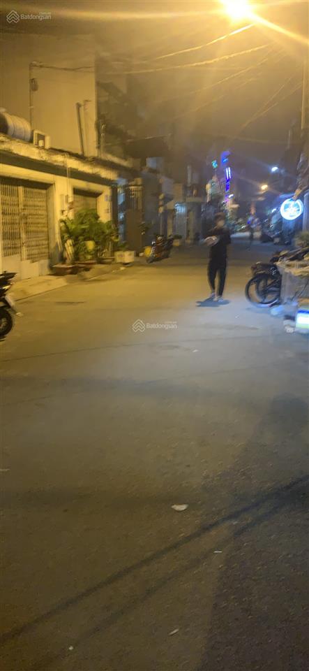 Bán nhà 1 sẹc hương lộ 2 ngay trường học bình trị đông. diện tích ngang 4x19m. hẻm 8m khu nhà lầu