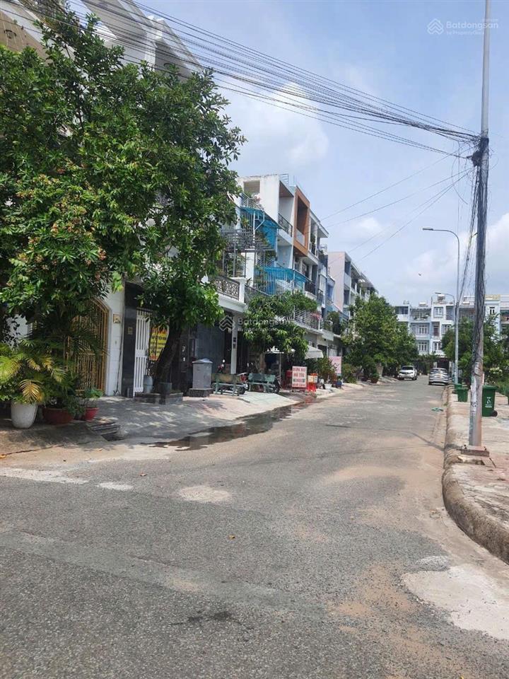 Bán đất 1/ ngay mặt tiền lê văn việt vị trí vàng kinh doanh shr