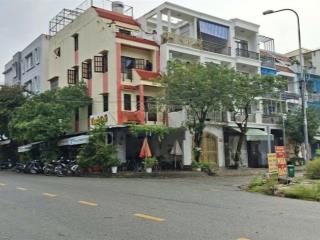 Lô góc 2 mặt tiền vị trí vip lê văn việt q9