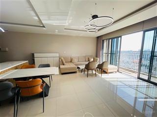Bán căn 3pn diện tích lớn 121,5m2. tầng cao, view sông  view thành phố đẹp