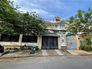 Bán biệt thự hồ bơi thảo điền 215c13 nguyễn văn hưởng quận 2 dt 379.3m2  giá 92 tỷ  shr